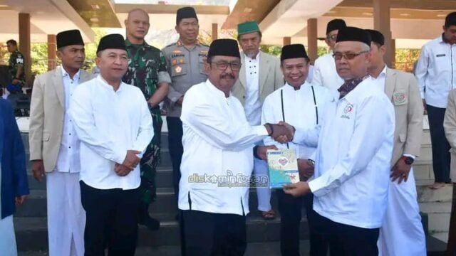Khatam Akbar di Palabuhanratu, Bupati Asep Japar Resmikan Wakaf 1 Juta Alquran
