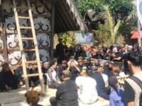 Prosesi tradisi Seren Taun ke-447 di Kampung Adat Kasepuhan Ciptamulya, Desa Sirnaresmi Kecamatan Cisolok Kabupaten Sukabumi. (Nyimas Irma/Mediaseruni)