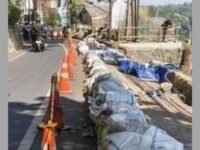 Tebing Jalan Dago di Kota Bandung yang amblas dalam proses perbaikan. (Ist)