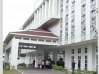 Korban penganiayaan dan penyekapan yang diduga dilakukan kekasihnya, Taufik Hidayat (30), yakni YTR (29), menjalani operasi pada bagian wajah di Rumah Sakit Hasan Sadikin (RSHS) Bandung.