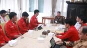 Wabup H. Andreas menerima audiensi Dewan Pimpinan Cabang (DPC) Gerakan Mahasiswa Nasional Indonesia (GMNI) Sukabumi Raya. (Nyimas Irma/Mediaseruni)