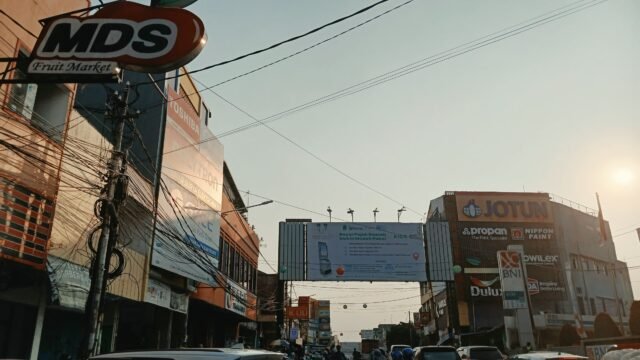 Pemkab Karawang Mulai Tertibkan Kabel Fiber Optik Semrawut di Kawasan Perkotaan
