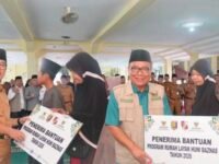 Bupati Lampung Utara H.Hamartoni Ahadis Bersama Baznas Salurkan Bantuan Zakat