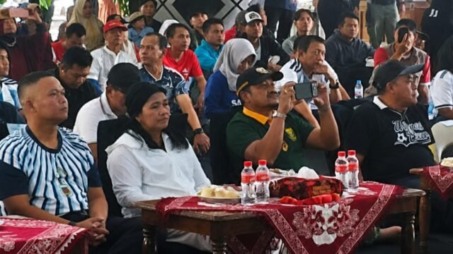 Pendopo Pemalang Bergemuruh! Nobar Piala Dunia 2026 Jadi Ajang Bupati Anom Dekatkan Pemerintah dengan Warga