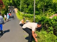Jumat Bersih di Desa Siremeng, Camat Pulosari Ajak Warga Jadikan Gotong Royong sebagai Budaya