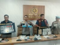 Satresnarkoba Polres Karawang ungkap 26 kasus narkoba dan obat keras Juni-22 Juli 2026, sita 516 gram sabu dan 80.993 butir obat keras dari 32 tersangka.