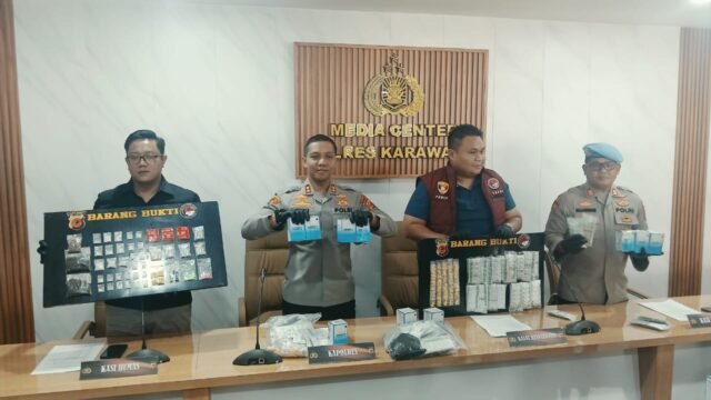 Satresnarkoba Polres Karawang ungkap 26 kasus narkoba dan obat keras Juni-22 Juli 2026, sita 516 gram sabu dan 80.993 butir obat keras dari 32 tersangka.
