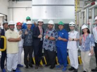 Foto bersama jajaran manajemen PT Freyabadi Indotama usai memperkenalkan inovasinya yang mampu menghemat biaya operasional dan menekan emisi karbon. (Ist)