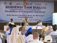 Wabup H. Andreas (kiri) mendampingi Wamendikdasmen RI, Fajar Riza Ul Haq, dalam dialog pendidikan di SMP Negeri 1 Cikembar. (Nyimas Irma/Mediaseruni)