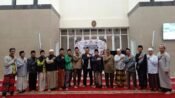 Ketua DMI Kecamatan Batujajar, Ust. Ma'mur Robbany, bersama narasumber BAZNAS Kabupaten Bandung Barat, Ust. Hilmi, Penasehat DMI Hidayat Supriatna, M.Pd., dan pengurus DKM Sekecamatan Batujajar usai Sosialisasi ZIS di Masjid Graha Kencana. (Dadan Saepudin/Mediaseruni)