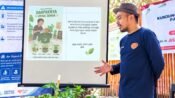 Aam Aminudin, aktivis lingkungan Desa Cihampelas menyampaikan materi tentang pengelolaan dan pemanfaatan sampah organik. (Dadan Saepudin/Mediaseruni)