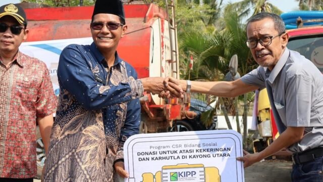 Krisis Air dan Karhutla Intai Kayong Utara, KIP Bersama CMI Kerahkan Truk Air