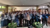 Jenal Aripin Bekali Pendidikan Demokrasi Siswa SMK Mitra Karya Jadi Generasi Sadar Berbangsa