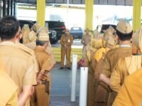 Pimpin Apel Gabungan, Plt Bupati Nurkholes Ingatkan ASN: Jaga Sinergi, Fokus Selesaikan Target Kerja 2026