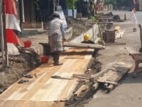 Pemkab Pemalang Mulai Pemeliharaan Rutin Jalan Cisadane di Kebondalem
