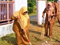 Pasca Malam Wungon, Camat Ulujami Pimpin Selasa Bersih Tugu Pahlawan Desa Padek