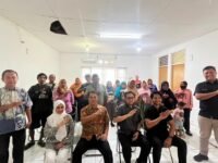 Marwati (pojok kiri bawah) bersama para peserta Pemberian Bimbingan Fisik, Mental, Spiritual dan Sosial bagi Pemerlu Pelayanan Kesejahteraan Sosial (PPKS) terlantar tahun 2026