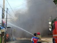 11 Ruko di Adiarsa Barat Ludes Terbakar, Api Muncul dari Bengkel Sepeda