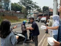 Jumat Berkah BRI Pancoran Berbagi Nasi Box untuk Masyarakat Sekitar Kantor