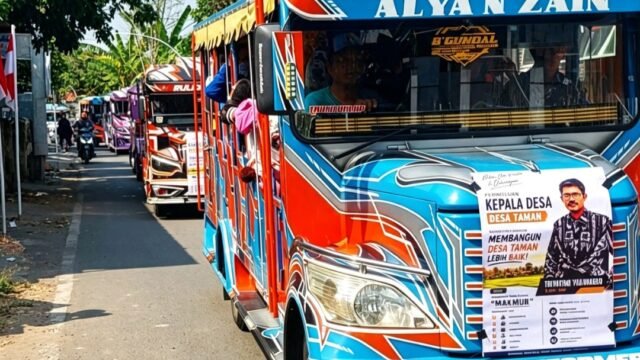 Triatno Yuliarso Resmi Mendaftar Pilkades Taman, Diantar Ratusan Pendukung Menggunakan Odong-odong dan Lantunan Salawat