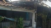 Angin Kencang Terjang Cimahi, Atap Spandek Terbang Timpa Tiga Rumah Warga