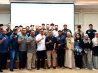 Ketua DPD PKS KBB H. Iman Budiman, S.Th.I., M.Ag., saat memberikan sambutan pada MUSDA Gema Keadilan KBB di Tani Mulya, Sabtu (26/9/2026). Ia mendorong penguatan kaderisasi dan konsolidasi anak muda hingga tingkat kecamatan dan desa.