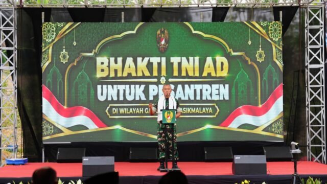 53 Truk Bantuan TNI AD untuk 30 Ponpes di Garut dan Tasikmalaya