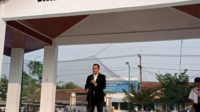 H. Jenal Aripin Jadi Komandan Upacara di SMPN 1 Pangkalan, Kenang Masa Sekolah sebagai Alumni