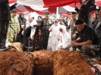Brigjen TNI (Purn) Soemarno MS Dimakamkan Secara Militer di TMP Cikutra Bandung