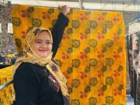 Dorong Ekonomi Lokal, Disperindagkop UKM Karawang Latih Warga Karangjaya Membatik