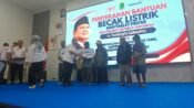 Bupati Aep Syaepuloh Serahkan 220 Becak Listrik Bantuan Presiden Prabowo untuk Pengayuh Lansia