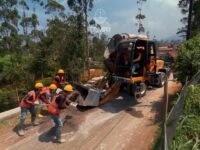 Bukan Truk Molen Biasa, Kendaraan Misterius Ini Jadi Andalan Baru Dedi Mulyadi Bangun Jalan Desa