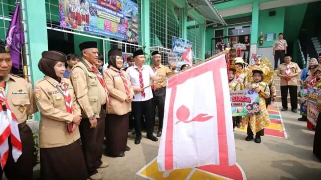 Hadiri Pesta Siaga di Cidahu, Wabup Andreas Lepas Defile Ratusan Pramuka