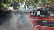 Niat Basmi Sarang Tawon, Rumah Warga di Telukjambe Ludes Terbakar