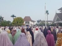 Tempuh Jalur Langit, Pemkab Karawang Gelar Salat Istisqa Minta Hujan di Tengah Kemarau Panjang