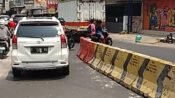 Dishub Karawang Pasang Pembatas Beton di Terowongan Gonggo, Ini Alasannya!